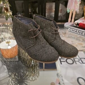 Toms Wedge Size 9.5 Womans- Used